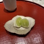 照寿司 - シャインマスカット大福