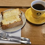 三角屋根 パンとコーヒー - 海苔トーストとコーヒー