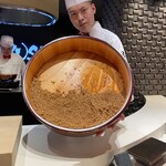 照寿司 - スパイシーでパンチのある攻撃的な赤酢シャリ