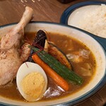 ZORA - スープカレー チキンレッグ　¥1,100