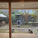 三角屋根 パンとコーヒー - お庭。お庭でもカフェメニュー堪能できます