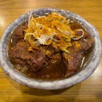 三幸 - 牛スジ煮込み(カレー粉がけ)