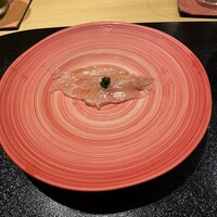 鮨と酒 魚伸 - 平目の刺身｡更に擬態しているかのよう｡あたりねぎが効いて旨い｡