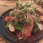  色とりどりの農園サラダ（生ハム入）