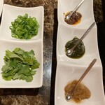 Shangri-La's secret - 味変のタレも3種類。旨辛です。