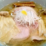 飯田商店 - わんたん入り塩らぁ麺。