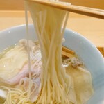 飯田商店 - 麺はこんなかんじ。