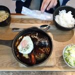洋食屋 銀座ランプ亭 - 松坂牛１００％ビーフハンバーグ1,200円（ご飯、生卵おかわり無料、テイクアウトコーヒー無料）
      