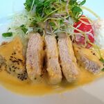 洋食屋 銀座ランプ亭 - ポークソテー（クリームチーズソース）1,000円（ご飯、生卵おかわり無料、テイクアウトコーヒー無料）