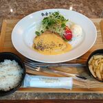 洋食屋 銀座ランプ亭 - ポークソテー（クリームチーズソース）1,000円（ご飯、生卵おかわり無料、テイクアウトコーヒー無料）