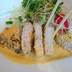 洋食屋 銀座ランプ亭 - ポークソテー（クリームチーズソース）1,000円（ご飯、生卵おかわり無料、テイクアウトコーヒー無料）