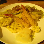 ススキノデパート - 天ぷら類を皿に【２０２４年１２月】