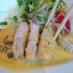 洋食屋 銀座ランプ亭 - ポークソテー（クリームチーズソース）1,000円（ご飯、生卵おかわり無料、テイクアウトコーヒー無料）