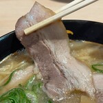 うま屋ラーメン - チャーシューリフト