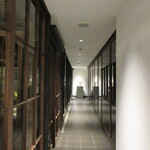 草庵 鍋島 - 正面右側がレストラン