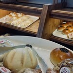 牧場のパン屋さん カウベル - パンたち 店内