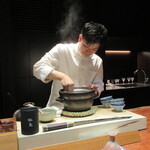草庵 鍋島 - ごはんを装う料理長