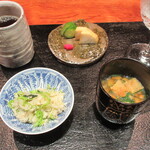 草庵 鍋島 - 酒米山田錦で造られた高級味噌の味噌汁、香の物