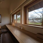 tsuki no mori - クリスマスの頃、店内からの様子(2024.12）