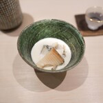 すし宮川 - えぞあわび、に立てた肝ソース