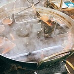 皆様食堂 - 大鍋の煮汁は真っ黒よ