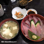 廻転寿司冨士丸 - 鰤どーん