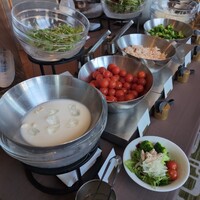 MAIN DINING by THE HOUSE OF PACIFIC - 手前のボウルにはモッツァレラチーズが！