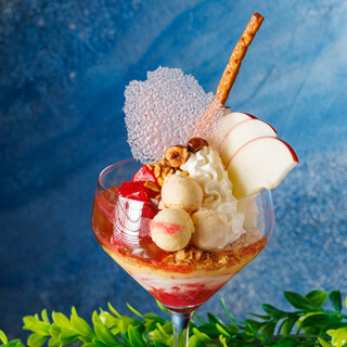 まるでアートのような、目にも楽しい3種類のパフェセレクション