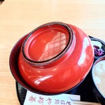 やぶ善 - 蓋付きによる、最後の"蒸し"が活かされます。