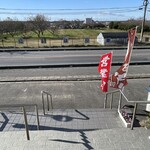 ニュー高根 - 真冬の空気が澄んだ日にはこの先に雪を被った富士山の頭がちょこっと見える^_^