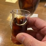 珈琲舎のだ - シロップもカラメル色