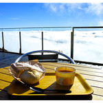 星野リゾート・トマム　てんぼうカフェ -  雲海を臨むテラス席で朝ごはん。素晴らしい絶景でした！