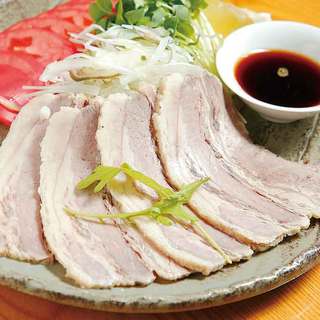 絹一 - 料理写真:塩漬け熟成牛肉のポン酢掛け　1,280円