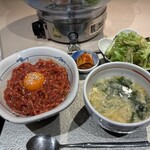 牛刺しと焼肉 仔虎 - 