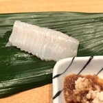 竹ちゃん鮨 - イカをやまわさび醤油で