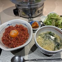 牛刺しと焼肉 仔虎 クリスロード店 - 
