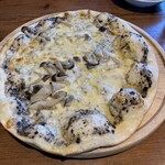 ジョリーパスタ - ピッツァ木の子黒トリュフ香るクリームソース