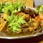 大衆中遊華食堂 八戒 - 分厚い叉焼なポークカリィに麻婆ホルモンカリィ