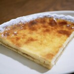 フロ・プレステージュ - 料理写真:キャラメルプリンタルト1/4カット