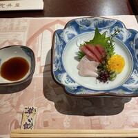 荒井屋 万國橋店 - 本マグロとカンパチのお造り