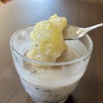 GIA DINH - これがキマメゼリー。挽き割りのキマメが入ったドゥルンとしたゼリーで、自然な甘さです♪