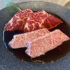 焼肉の名門 天壇 - 和牛ロースとカルビ、これで2750円。ロースは硬かった、涙