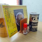 文ちゃんラーメン - テーブルの上