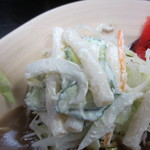 せきざわ食堂 -  付け合わせのマカロニサラダ