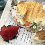 ブランジュリー パリの空の下 - 翌日もランチにお手製サンドイッチ。会社に持参。