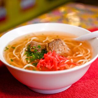 食材は産地直送！定番からアレンジメニューまで多彩な沖縄料理