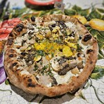 ピッツェリア エ オステリア パドリーノ - 「炭焼き鶏と7種のキノコ　ボンディファームの自然卵のビスマルク　トリュフ風味」3,000円