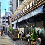 ピッツェリア エ オステリア パドリーノ - 店先にはクリスマスツリー