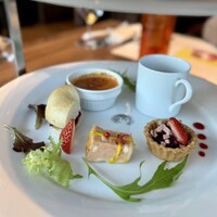 ポム・ダダン - 