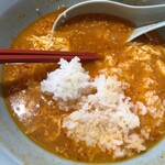 元祖ニュータンタンメン本舗 - 最後にスープへ半ライスを投入し、クッパ